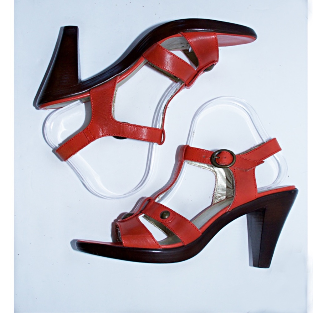 SUNDANCE RUST COLORED SANDALS SZ 8